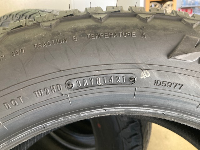 完売)(中古タイヤ)新車はずし品!! 2021年製☆225/60R18 100H FALKEN